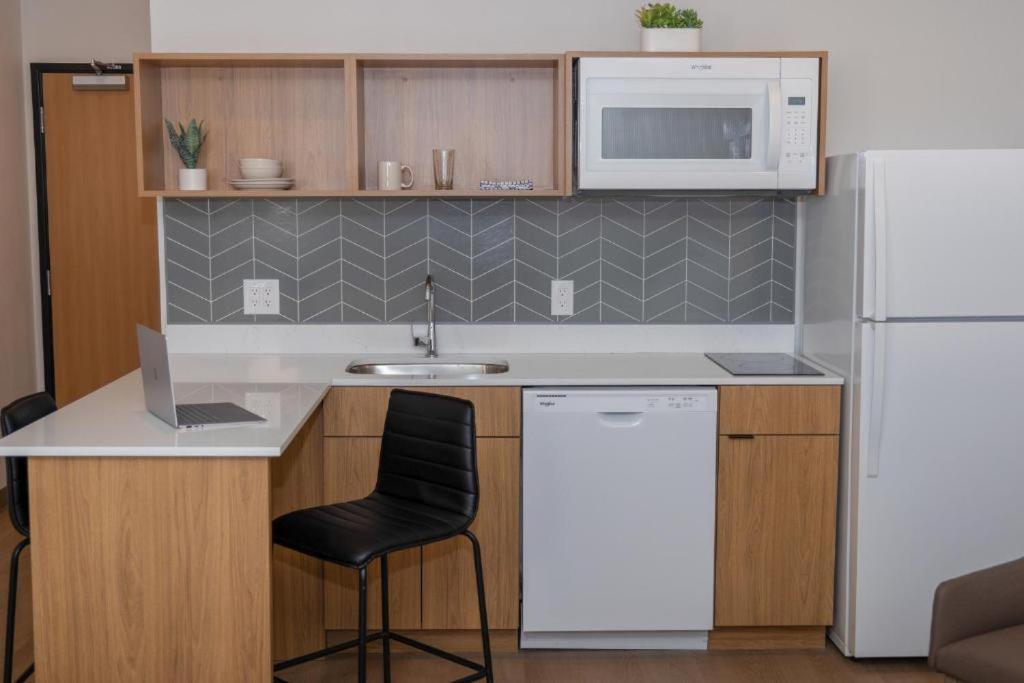 Livaway Suites Tri-Cities-Річленд Екстер'єр фото